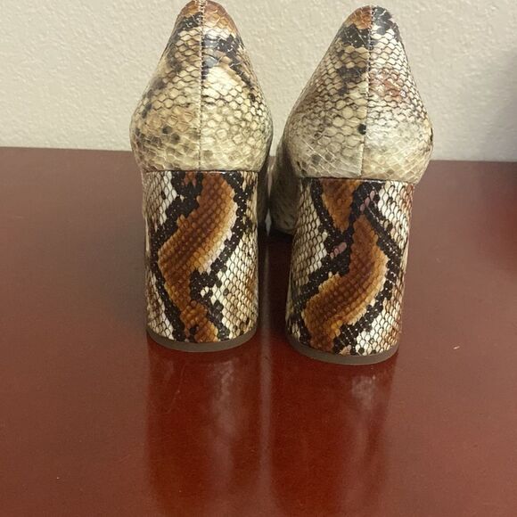 CHARLES BY CHARLES DAVID Beige Python Embossed Vasto Flare Slip On Heels 8.5M - Picture 5 of 7